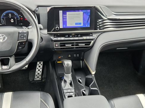 Used 2025 Toyota Camry SE FWD image 17