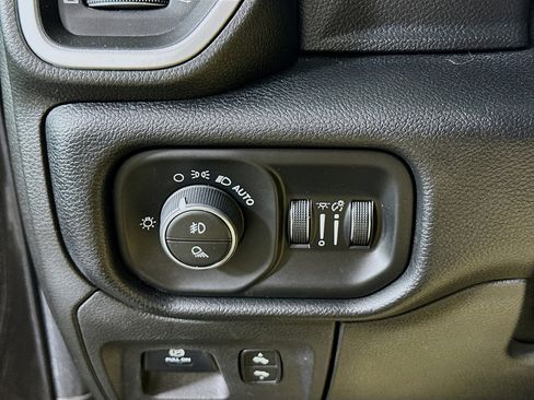 Used 2019 RAM 1500 Big Horn image 15