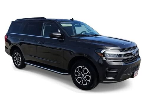 Used 2023 Ford Expedition XLT image 2