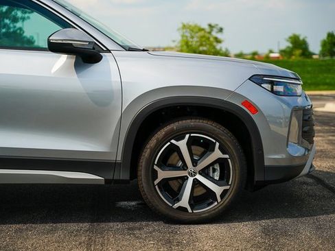 New 2025 Volkswagen Tiguan SE image 37