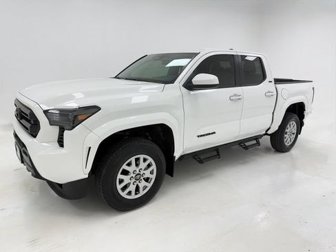 Used 2024 Toyota Tacoma SR5 RWD image 5