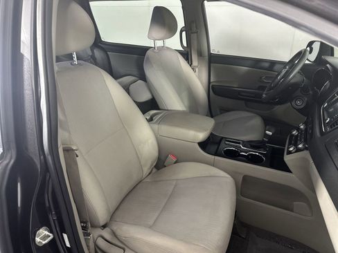Used 2021 Kia Sedona LX image 27