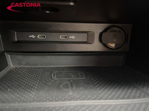 Used 2024 Volkswagen Tiguan SE image 43