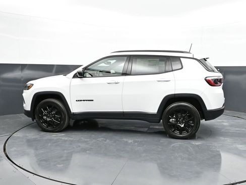 New 2026 Jeep Compass Latitude image 8