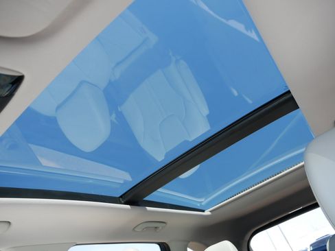 Certified 2025 Kia Sorento EX w/ EX Panoramic Sunroof Package image 33