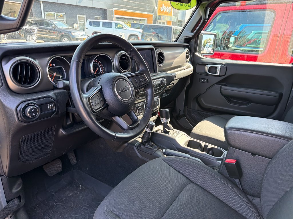 Used 2023 Jeep Gladiator Sport AWD/4WD image 5