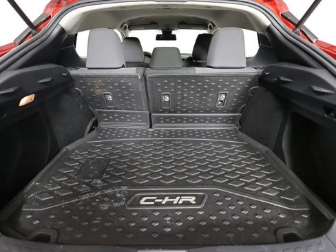 Used 2020 Toyota C-HR LE image 18