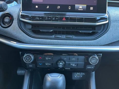 Used 2024 Jeep Compass Latitude image 20