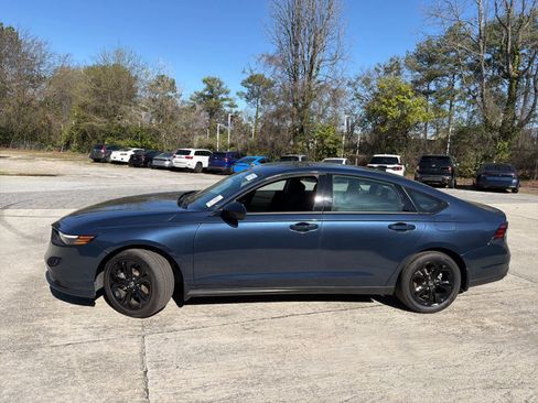 Used 2025 Honda Accord SE image 6
