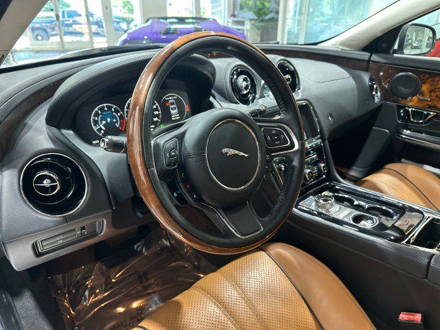 Used 2016 Jaguar XJ R-Sport RWD image 3