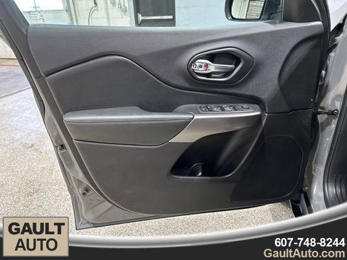 Used 2021 Jeep Cherokee Latitude Lux w/ Sun & Sound Group image 11