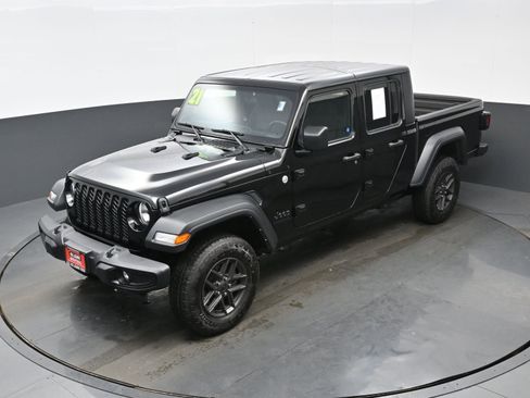 Used 2021 Jeep Gladiator Sport image 30