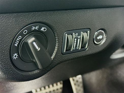 Used 2023 Dodge Challenger SRT Hellcat image 6