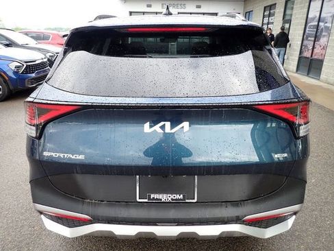Certified 2025 Kia Sportage EX w/ EX Premium Package AWD/4WD image 5
