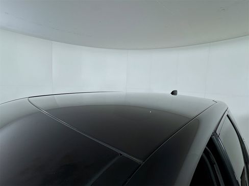 Used 2020 Land Rover Discovery Sport HSE R-Dynamic image 17