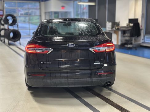 Used 2020 Ford Fusion SE FWD image 6