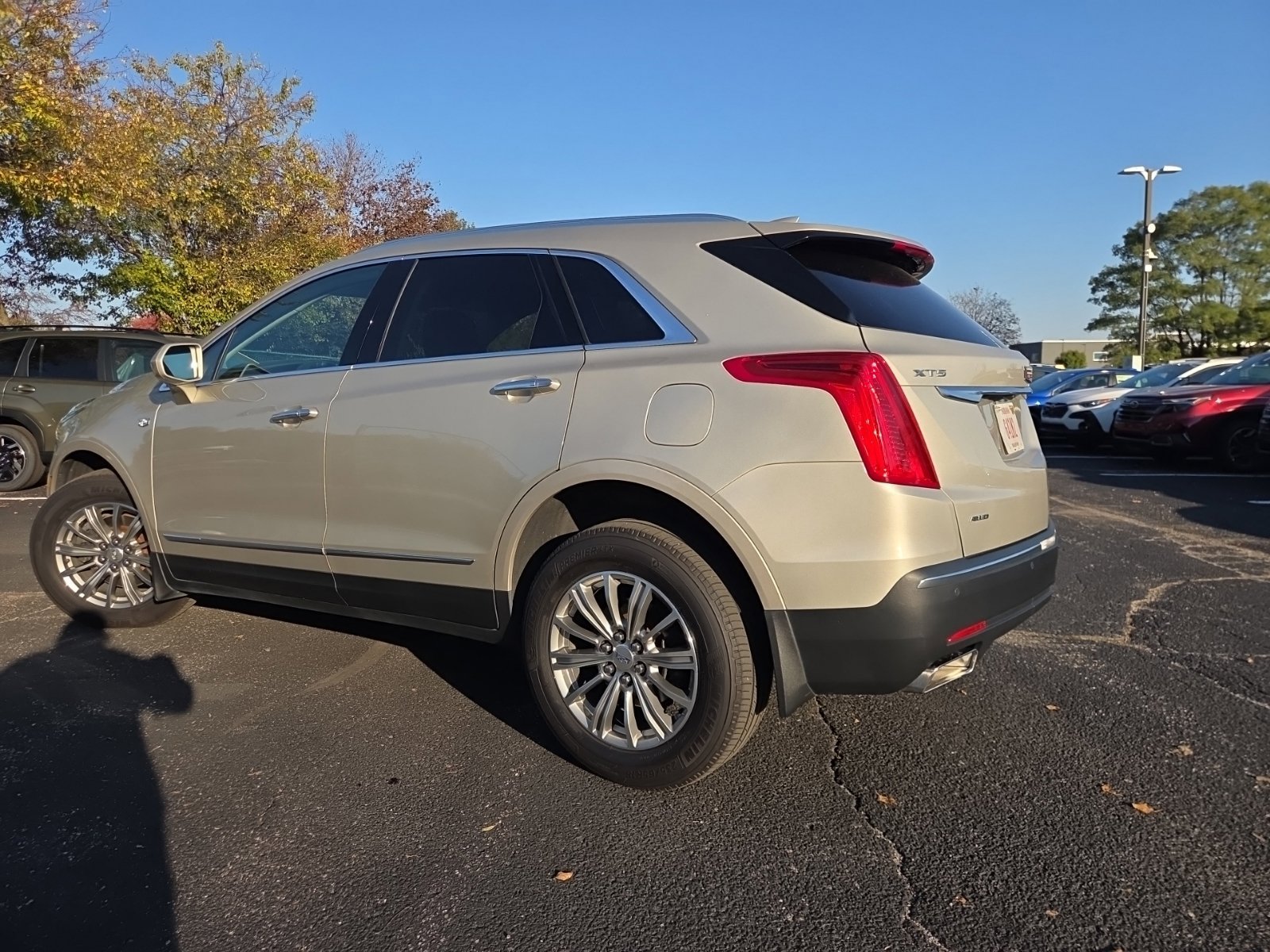 Used 2017 Cadillac XT5 Luxury w/ Driver Awareness Package AWD/4WD image 12