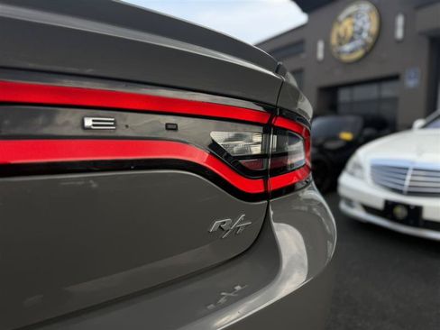 Used 2018 Dodge Charger R/T RWD image 9