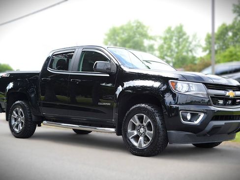 Used 2018 Chevrolet Colorado Z71 AWD/4WD image 3