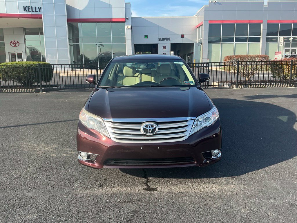 Used 2012 Toyota Avalon Limited FWD image 2