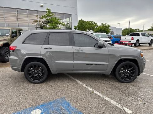 Used 2021 Jeep Grand Cherokee Laredo X AWD/4WD image 30