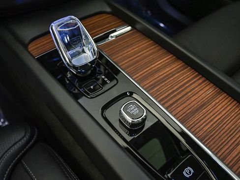 Certified 2023 Volvo XC60 B5 Ultimate w/ Climate Package FWD image 20