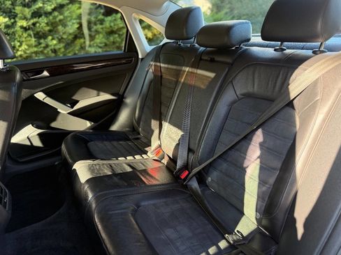 Used 2015 Volkswagen Passat TDI SEL Premium image 38