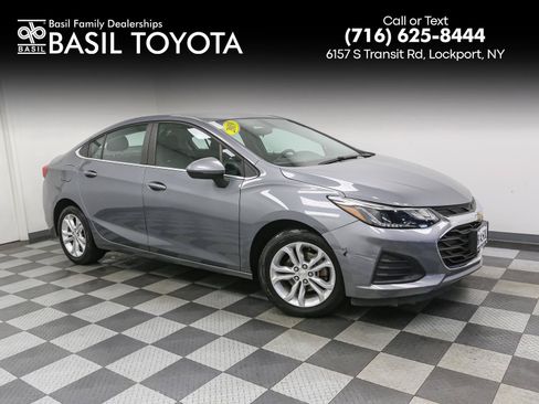 Used 2019 Chevrolet Cruze LT FWD image 1