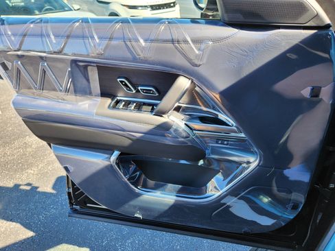 Used 2025 Land Rover Range Rover SE image 16