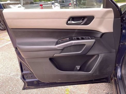 Used 2023 Nissan Pathfinder SL AWD/4WD image 23