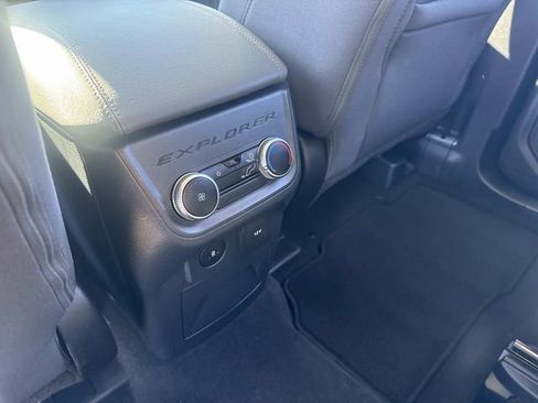 Certified 2025 Ford Explorer Active image 18
