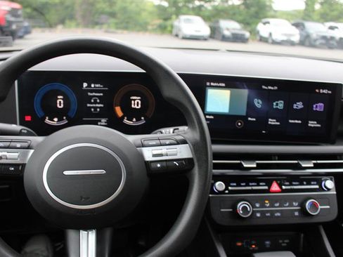 Used 2025 Hyundai Santa Cruz SE FWD image 17