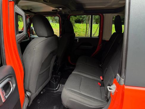 Used 2018 Jeep Wrangler Unlimited Sahara AWD/4WD image 7