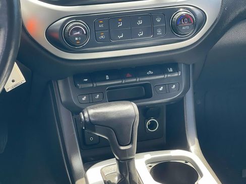 Used 2017 Chevrolet Colorado LT w/ Luxury Package, Chrome RWD image 17