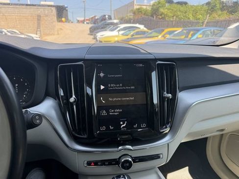 Used 2018 Volvo XC60 T5 Momentum w/ Convenience Package AWD/4WD image 10