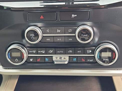 Used 2023 Ford Expedition Limited image 8