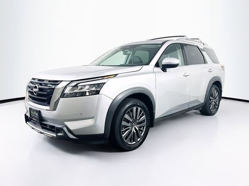 Used 2022 Nissan Pathfinder SL w/ SL Premium Package image 3