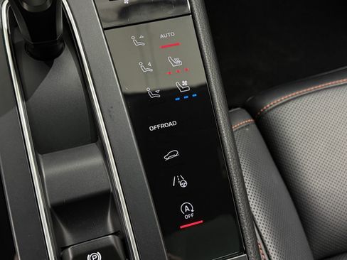 Certified 2024 Porsche Macan S AWD/4WD image 41