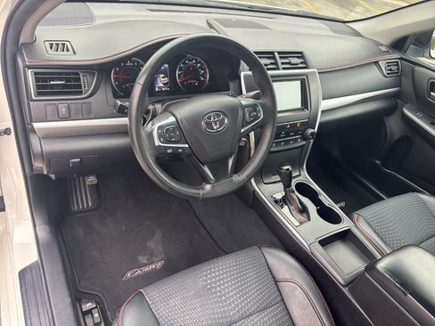 Used 2015 Toyota Camry SE image 12