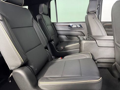 Used 2026 Chevrolet Suburban Premier AWD/4WD image 33