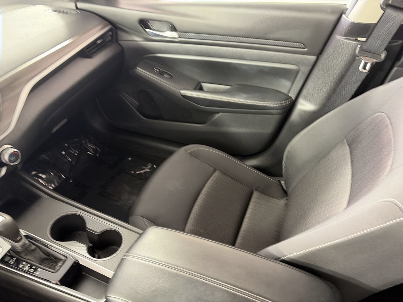 Used 2025 Nissan Altima 2.5 SV FWD image 21