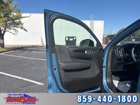 Used 2023 Volvo XC40 Recharge Ultimate image 56