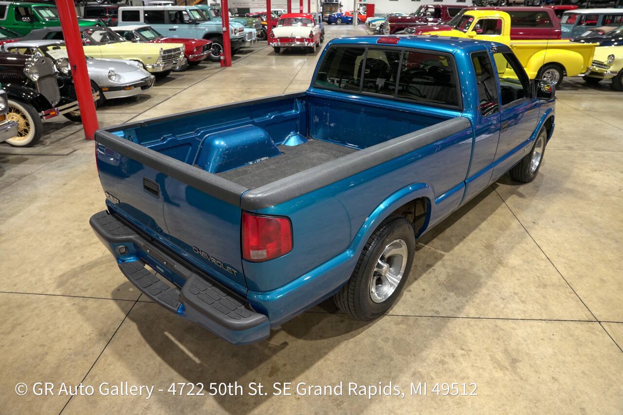 Used 2001 Chevrolet S10 Pickup LS w/ Preferred Equipment Group RWD image 17