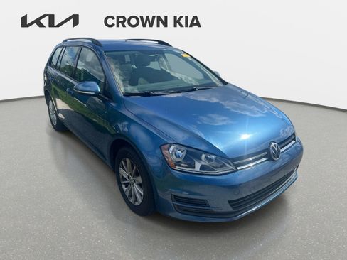 Used 2017 Volkswagen Golf S FWD image 3