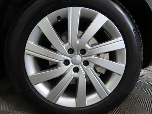 Certified 2025 Land Rover Range Rover Long Wheelbase SE image 30