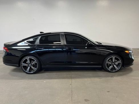 Used 2024 Honda Accord Sport image 2