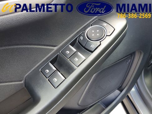 Used 2022 Ford Escape SEL image 17