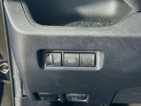 Used 2022 Toyota RAV4 LE image 21