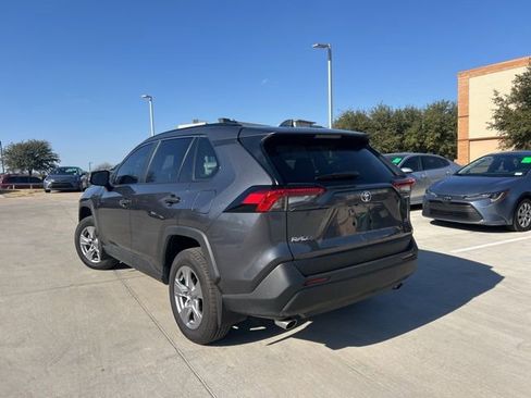 Used 2025 Toyota RAV4 XLE w/ Convenience Package image 5