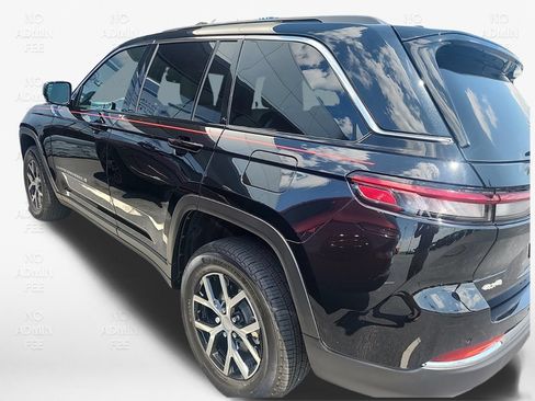 Used 2025 Jeep Grand Cherokee Limited AWD/4WD image 4